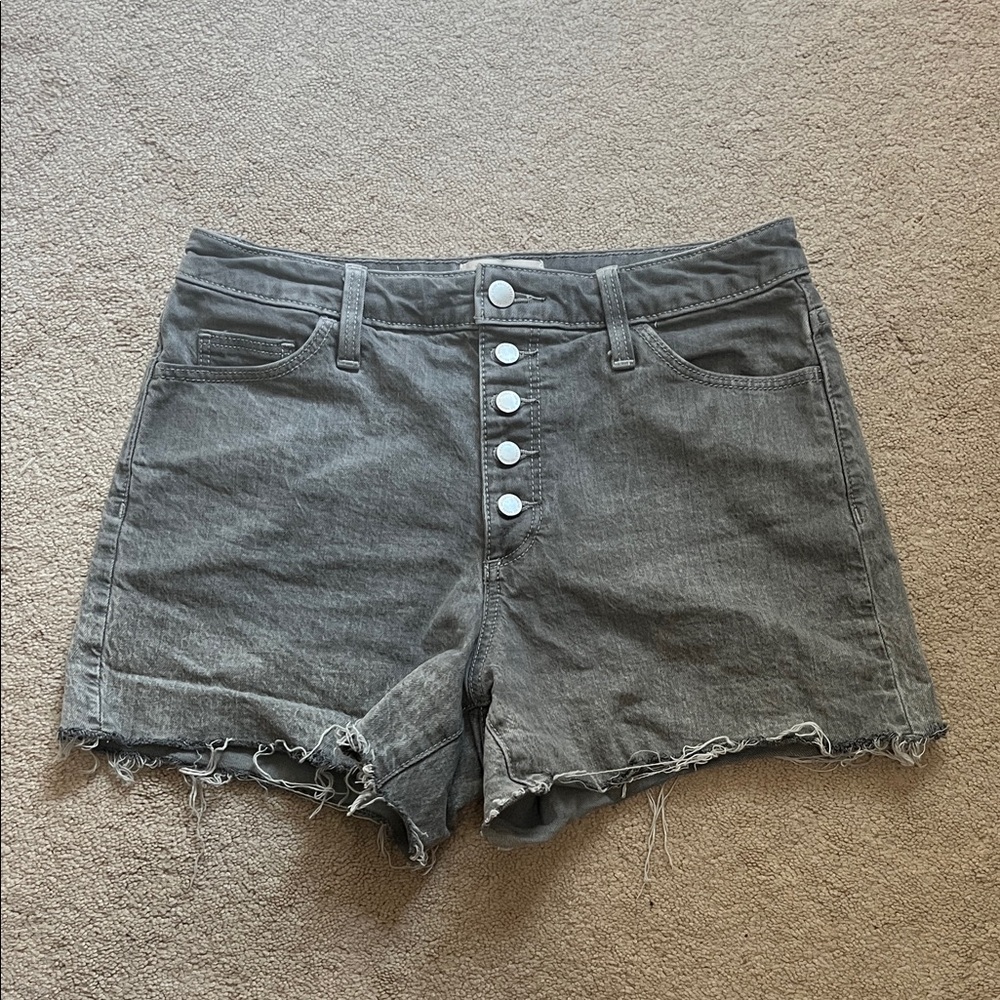 Universal Thread Gray Denim Vintage Midi Jean Shorts Distressed Hem Size 6 28R